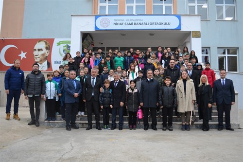 Kaymakam GÜLER, Nihat Sami Banarlı Ortaokulu Bayrak Törenine Katıldı